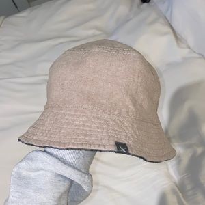 Reversible bucket hat